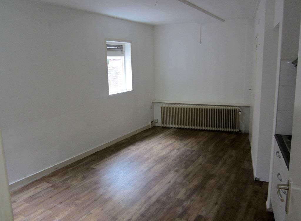 Image 2 of 9