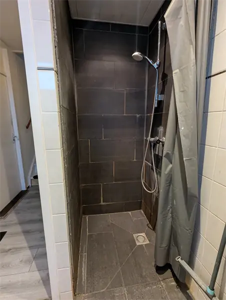 Image 4 of 6