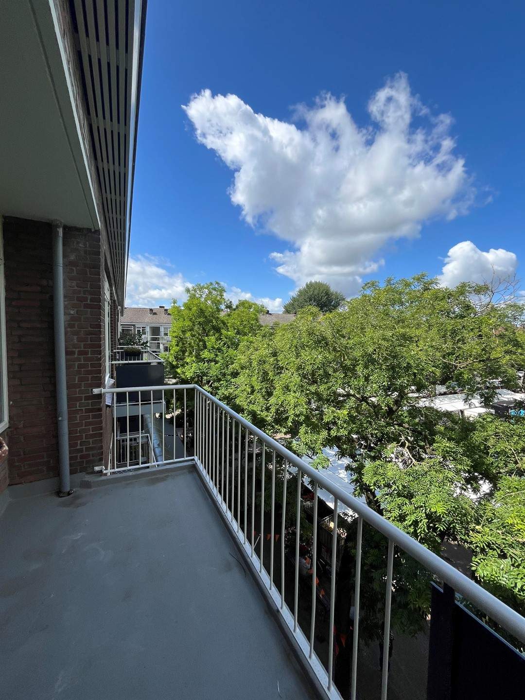 Image 10 of 27