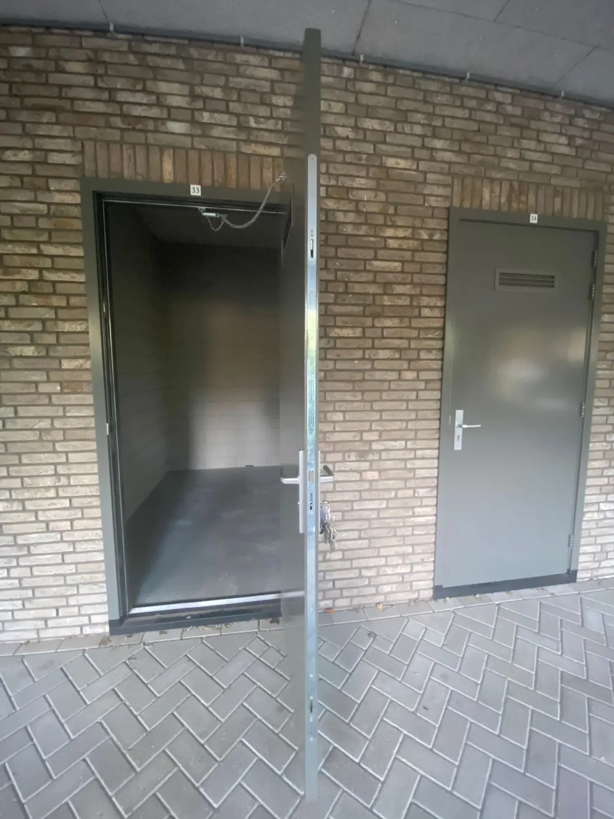 Image 25 of 27