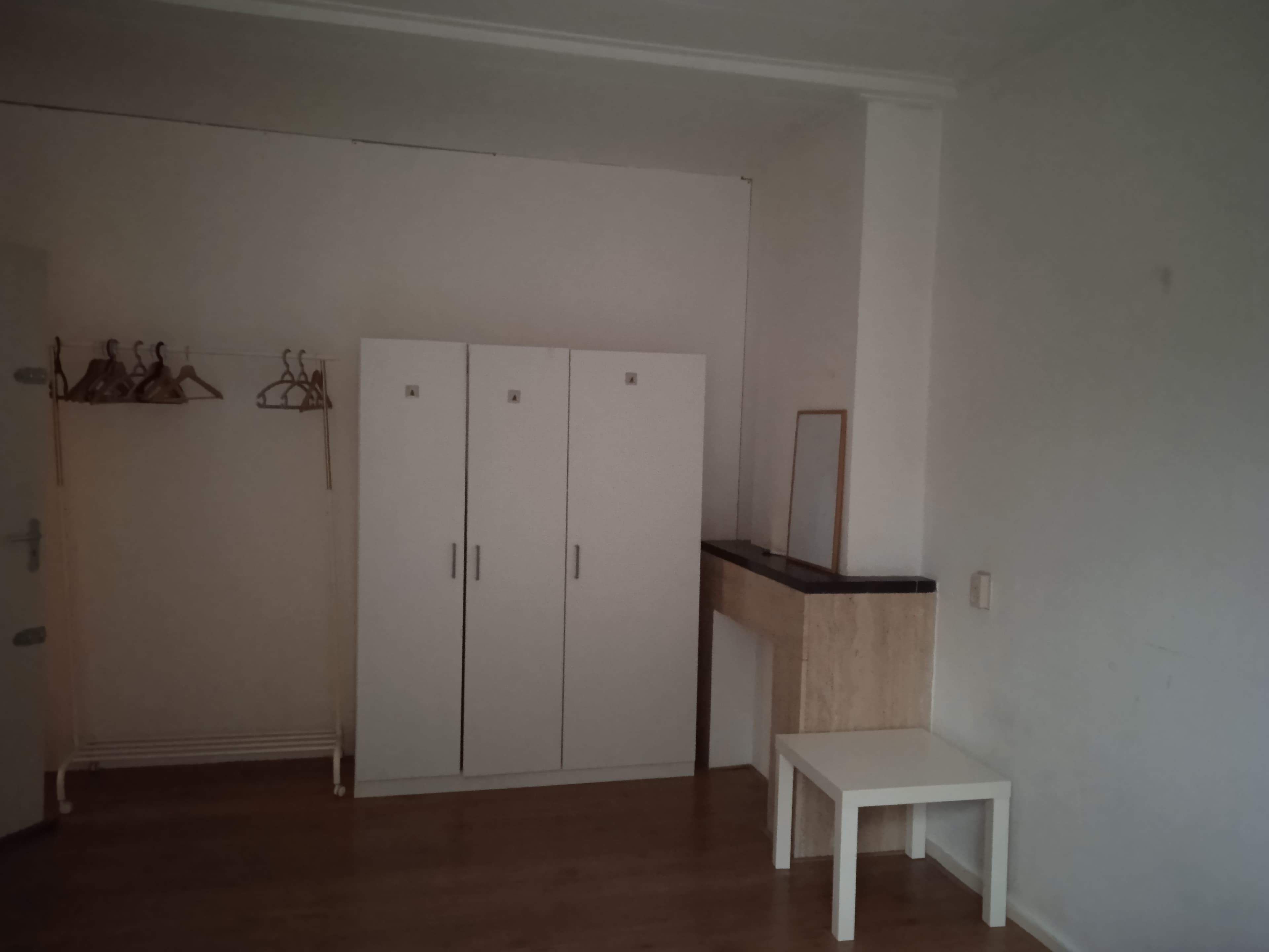 Image 2 of 8