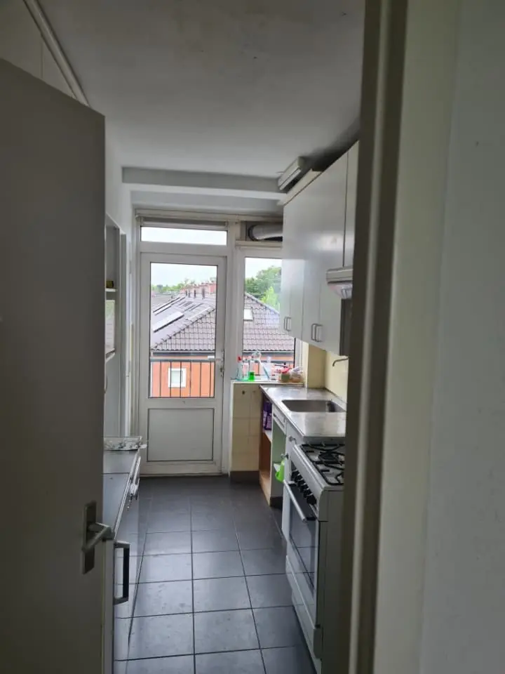 Image 4 of 6