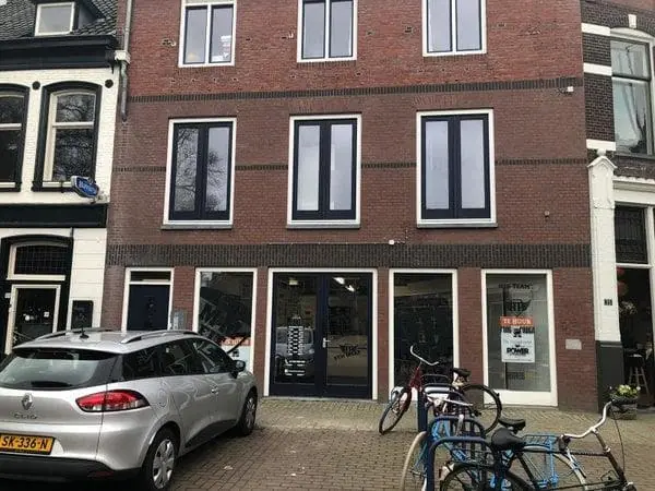 Image 2 of 8