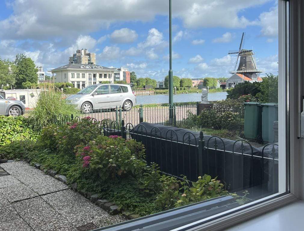 Image 7 of 28