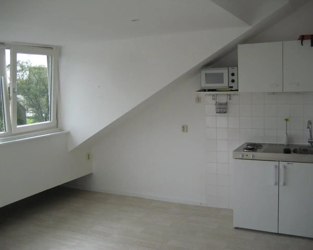 Image 4 of 7