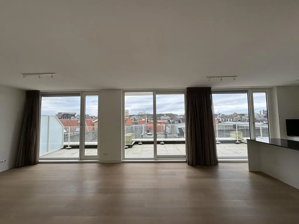 Image 2 of 19