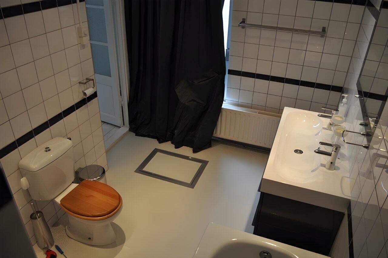 Image 2 of 9