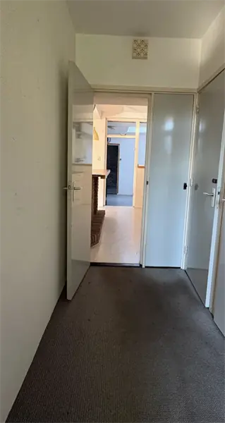 Image 4 of 6