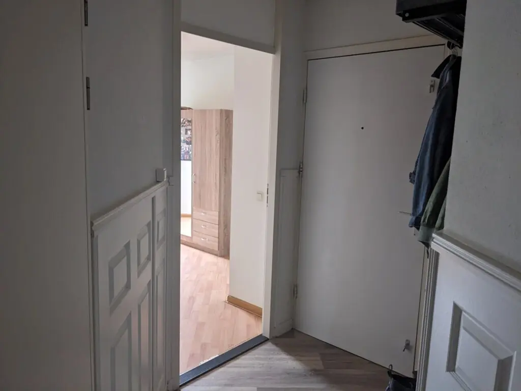 Image 4 of 23