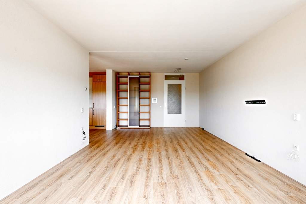 Image 4 of 38