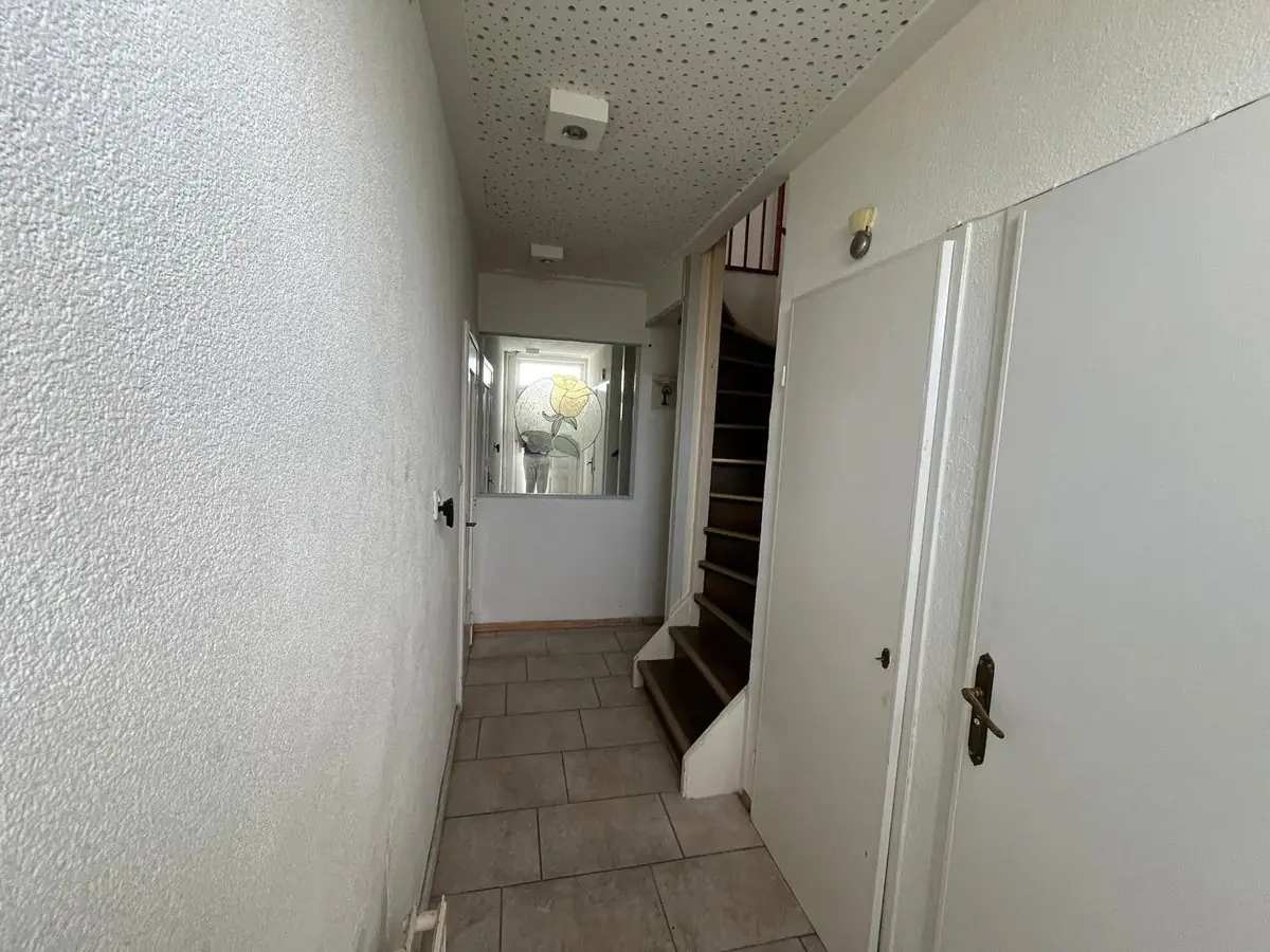 Image 3 of 28