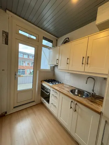 Flat Polslandstraat 82B, Rotterdam - For Rent