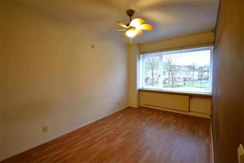 Image 2 of 6