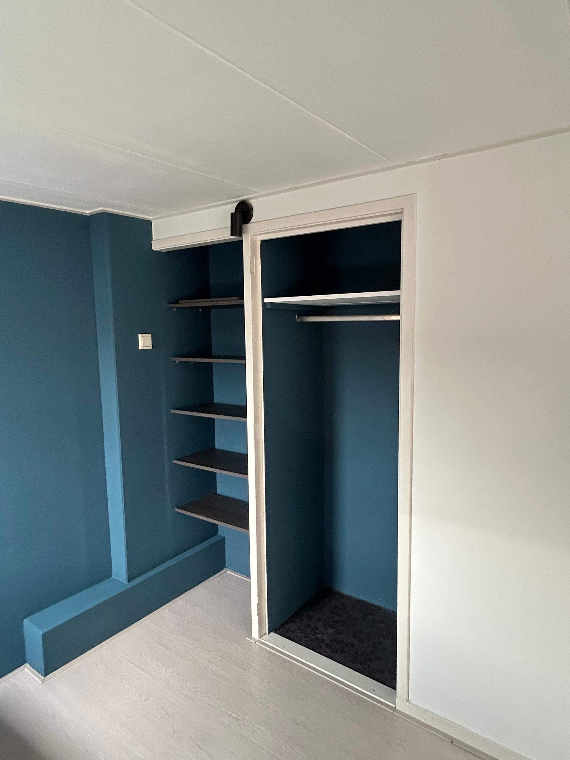 Image 2 of 6