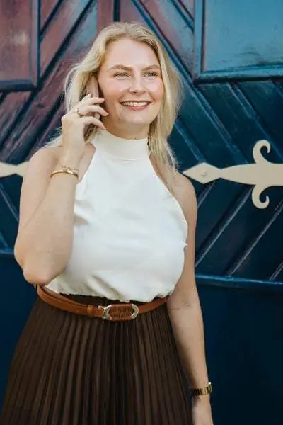 Esra Heling
